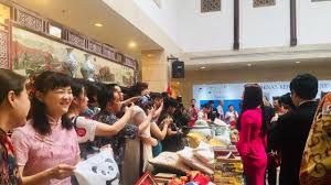 Selasa lalu, menteri luar, datuk seri hishammuddin hussein, berkata china. Rayakan Hari Perempuan Internasional Kedutaan China Gelar Bazar Amal Global Liputan6 Com