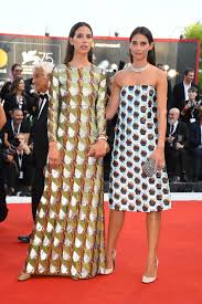 Agostino arrivabene, a very talented italian painter, is a painter of decadence, dream and ancient symbologies who uses his own homemade pigments and colors and tries to revive ancient pictorial. Die Juwelen Bei Den Filmfestspielen Von Venedig Gioiellis