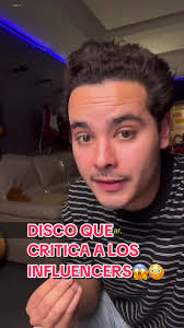 Crítica del consumismo en 'Supermodel' de Foster the People