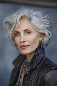 25 Gorgeous Messy Short Hairstyles For Older Women