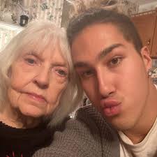 Can the money tree be saved after being left in a hot car?