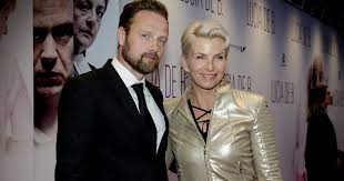 Jun 08, 2021 · op televisie zijn aster nzeyimana, eddy demarez, filip joos, peter vandenbempt, stef wijnants en geert heremans de commentatoren van dienst. Anita Witzier Voor De Derde Keer Getrouwd Show Ad Nl