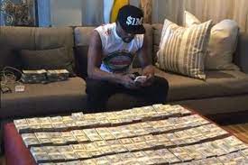 Im laufe seiner karriere gewann er fünfzehn wichtige weltmeistertitel, darunter the ring in fünf gewichtsklassen. Floyd Mayweather Reagiert Auf Forderungen Die Er Gesprengt Hat Seinen 800 Millionen Dollar Vermogen Aktuelle Boulevard Nachrichten Und Fotogalerien Zu Stars Sternchen