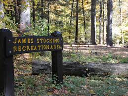 Aşağıdaki eyalet parkları big spring devlet ormanı piknik alanı 30 mil (48 km) içindedir Peoples State Forest A Connecticut State Forest Located Near Avon Bloomfield And Canton