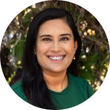 Iris Hollis's Instagram, Twitter & Facebook