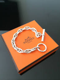 Bracelets hermès d'occasion disponibles sur jolicloset.com, dépôt vente de luxe en ligne. Epingle Sur Hermes Leather And Silver