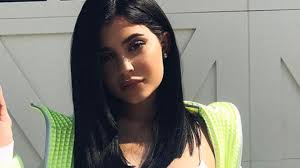 Internet se enfada con Kylie Jenner por poner nombres "sexuales" a sus  nuevos coloretes