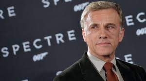 24 heißt ´spectre´, benannt nach einer ultrageheimen und nahezu allmächtigen organisation, die bonds leben seit kindesbeinen an beeinflusst hat. Bond Bosewicht Christoph Waltz Der Feind Sitzt In Ihrem Buro Cicero Online