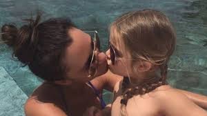 In order to finalise your project with the material you downloaded from your eza account, you need to secure a licence. Kissing Kids Is It Ok For Parents To Give Children A Peck On The Lips Huffpost Canada Parents