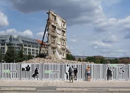 Ich war wieder in leipzig unterwegs und in der stadt war viel los. Datei Blechbuechse Fassade Teilstueck Jpg Wikipedia
