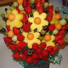 Great for mother's day, birthdays, or any celebration! Diy Edible Arrangement Edible Crafts Tip Junkie