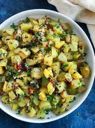 Lebanese Spicy Potatoes Batata Harra Recipe Recipes Appetizer Dishes Lebanese Recipes
