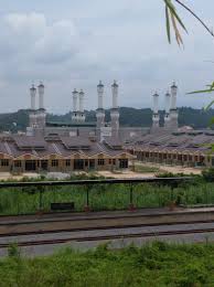 Bukan sahaja anda boleh melihat keindahan bukit bukau yang hijau. Gua Musang Wikiwand