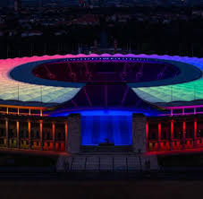 Das fröttmaninger stadion in münchen wurde schon bei mehreren gelegenheiten in regenbogenfarben beleuchtet, wie beispielsweise am 9. Wrzvzr0qn0qcum
