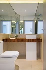 O Lavabo Clean Exibe A Cuba De Piso Quadrada Em Caesarstone Em Sintonia Com A Bancada De Madeira Arquitetura De Banheiro Lavabo Pequeno Decorado Interiores
