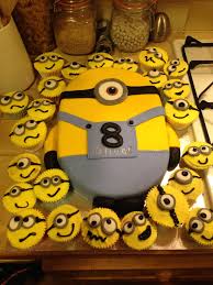 Birthday Cake For 8 Year Old Boy Minion Cake With Mini Minion Buns Perfect For 8 Year Old Birthday Party Birthday Desserts 8th Birthday Cake Boy Birthday Cake