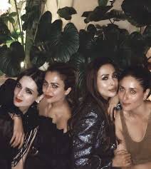 Begum Bebo Looking A Little Bored By The Obligatory Xmas Party Kareena Kapoor Khan Katrina Kaif Kareena Kapoor