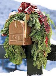 Outdoor Christmas Garland Mail Box Christmas Garland Christmas Garland Ideas Natural Christmas Mailbox Decorations Outdoor Christmas Decorations Christmas Diy