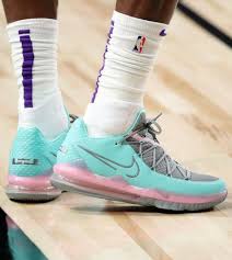 Today we have a detailed look and review on the upcoming lebron 17 low in the tunesquad colorway. Kickspotting On Twitter Switch Up Kingjames Rocked A New Lebron 17 Low Colorway In The Second Half Nike Lebron Lebron17 Nbakicks Https T Co 402palbujl Https T Co Yb5diy571m