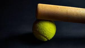 Seorang pemain sofbol atau sebuah tim softball hendaknya memiliki peralatan, perlengkapan, atau sarana dan prasarana untuk menunjang permainan guna memperoleh permainan yang maksimal. Alat Alat Yang Diperlukan Dalam Permainan Bola Kasti