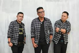 F g marsitoguan di nalandit e am dalan na rahis rap ta jururi dm margodohon tangiang i fm tapasae pe i sude. Lirik Chord Lagu Batak Sasada Ho Batak Post