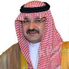 حصل الأمير خالد بن سلمان على شهادة البكالوريوس في علوم الطيران من كلية الملك فيصل الجوية، ثم واصل تعليمه في الولايات المتحدة الأمريكية لينال من جامعة هارفارد شهادة كبار التنفيذيين في الأمن الوطني والدولي، كما درس الحرب الإلكترونية في باريس. P2 Jsqdwfxpkgm