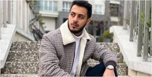 وُلِد الشيخ أحمد حسين ديدات في 1 يوليو/تموز عام 1918م / 1336 هـ في بلدة تداكهارفار في ولاية سوارات الهندية معلومة 1 لأبوين مسلمين هما حسين كاظم ديدات وزوجته فاطمة، وقد هاجر والده إلى دولة جنوب أفريقيا بعد وقت قصير من. Ø®Ø·ÙŠØ¨Ø© ÙˆÙ„ÙŠØ¯ Ù…Ù‚Ø¯Ø§Ø¯ Ù†Ø¬Ù… Ø·ÙŠÙˆØ± Ø§Ù„Ø¬Ù†Ø© Ø®Ø¬ÙˆÙ„Ø© ÙÙŠ Ø£ÙˆÙ„ Ø¸Ù‡ÙˆØ± ÙÙŠØ¯ÙŠÙˆ