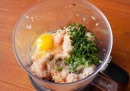 Ингредиенты для куриных шариков: