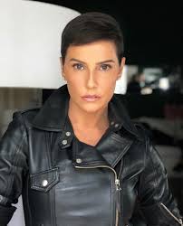 Cabelo curto como o de Deborah Secco? Veja como deixar o pixie bem estiloso  - Blog do Rodrigo Cintra - UOL