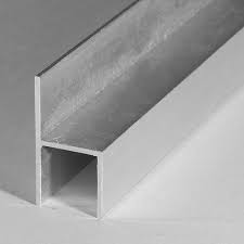 Balkonbretter seitlich eines pfostens kreieren. 16mm Aluminiumprofil Stuhlprofil