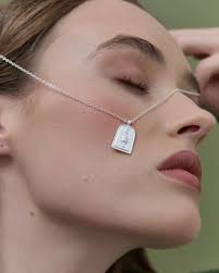 The Ultimate Guide to Styling Silver Necklaces for a Chic Look