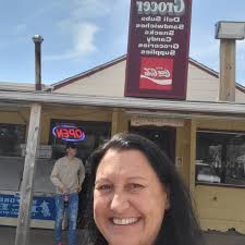 Is there a local or family owned grocery store near downtown Delaware?