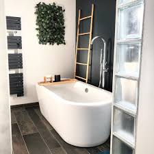 Baignoire Ilot Salle De Bain Noire Et Blanche Salle De Bain Noir Et Blanc Salle De Bain Noire Amenagement Salle De Bain