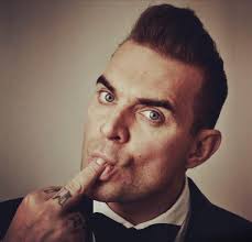 It's Showtime @aldositalian ✨ Don't miss Tony Lewis as Robbie Williams  @tonyasrobbie