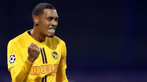 De nieuwste tweets van guillaumehoarau (@hoarauguillaume). Yb Sturmer Guillaume Hoarau Die Champions League Hymne Ist Wie Bob Marley