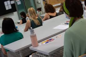 Proba scrisă din cadrul concursului de ocupare a posturilor/ catedrelor didactice vacante/ rezervate din învăţământul preuniversitar (titularizare) va avea loc miercuri, în capitală fiind disponibile 658 posturi didactice/ catedre vacante pentru angajare pe. Duoiu999o7oanm