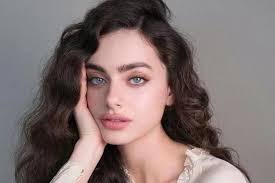Artikel tentang wanita tercantik di indonesia ini barangkali bisa membantu. Jadi Wanita Tercantik Di Dunia Model Asal Israel Yael Shelbia Rupanya Seorang Tentara Pikiran Rakyat Com