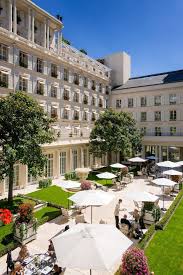 Notre Top 15 Des Terrasses Et Jardins D Hotel De Luxe A Paris Terrasse Jardin Terrasse Jardins
