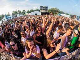 Georgij, die stimme von russkaja ist bereit für den auftritt beim szene openair festival! Festivalstart Wie Aus Einem Bilderbuch Szene Openair Festival