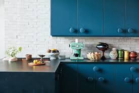 1001 Idees Deco Avec La Couleur Pantone 2020 Le Classic Bleu Idee Couleur Cuisine Couleur Pantone Salle A Manger Cuisine