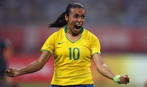 Após 2003, quando chegou foi convocada pela primeira vez, a jogadora se projetou para o mundo. A Negra No Futebol Brasileiro