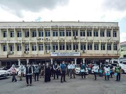 Pernahkah anda mendengar jawatan 'merinyu kesihatan' atau 'inspektor kesihatan' atau ppkp? Kiksm Group Photo Team Covid19 Pejabat Kesihatan Bahagian Kuching Before Conducting Active Case Detection Covid 19 Among Constuction Workers Credit Photo Azura Nyopis Pkbkch Cdc Divisionalhealthofficer Epidemologyofficer Medicalofficer