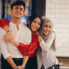 Download lagu suliza salam mp3 dan mp4 video dengan kualitas terbaik. Tersebar Foto Berpeluk Ismail Izzani Kesal Dan Mohon Maaf