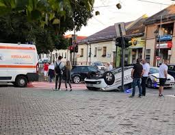 Actualmm Ro Ultima OrÄƒ Accident In Baia Mare AutospecialÄƒ A PoliÈ›iei Rutiere RÄƒsturnatÄƒ Chiar In FaÈ›a Sediului PoliÈ›iei In Urma Unui Impact Cu Un Alt Autovehicul Http Www Actualmm Ro Ultima Ora Accident In Baia Mare Autospeciala De La Politia