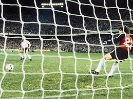 Pilz, referee bibiana steinhaus, head coach of u21 horst hrubesch, nadine kessler, dfb media director ralf koettker, dfb director willi. Horst Hrubesch Und Die Nacht Von Sevilla Catenaccio 07