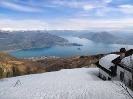 Morto uno dei bambini ricoverati in ospedale dopo la tragedia nel verbano, il bilancio dell'incidente sale a 14 vittime. Lago Maggiore View From Mottarone Favorite Places Natural Landmarks World
