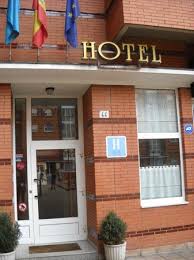 The area's natural beauty can be seen at san lorenzo beach and bay of biscay. Fachada Del Hotel En El Patio Interior Fotografia De Hotel Bahia Gijon Tripadvisor