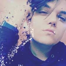 Austin Larrabee's Instagram, Twitter & Facebook