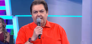 Vem conferir e dar boas risadas! Fausto Silva Manda Beijo Para Cantora Selena Gomez E Vira Alvo De Piadas Na Internet Tv Foco