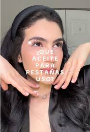 ¡Fortalece tus cejas y pestañas con aceite de romero!